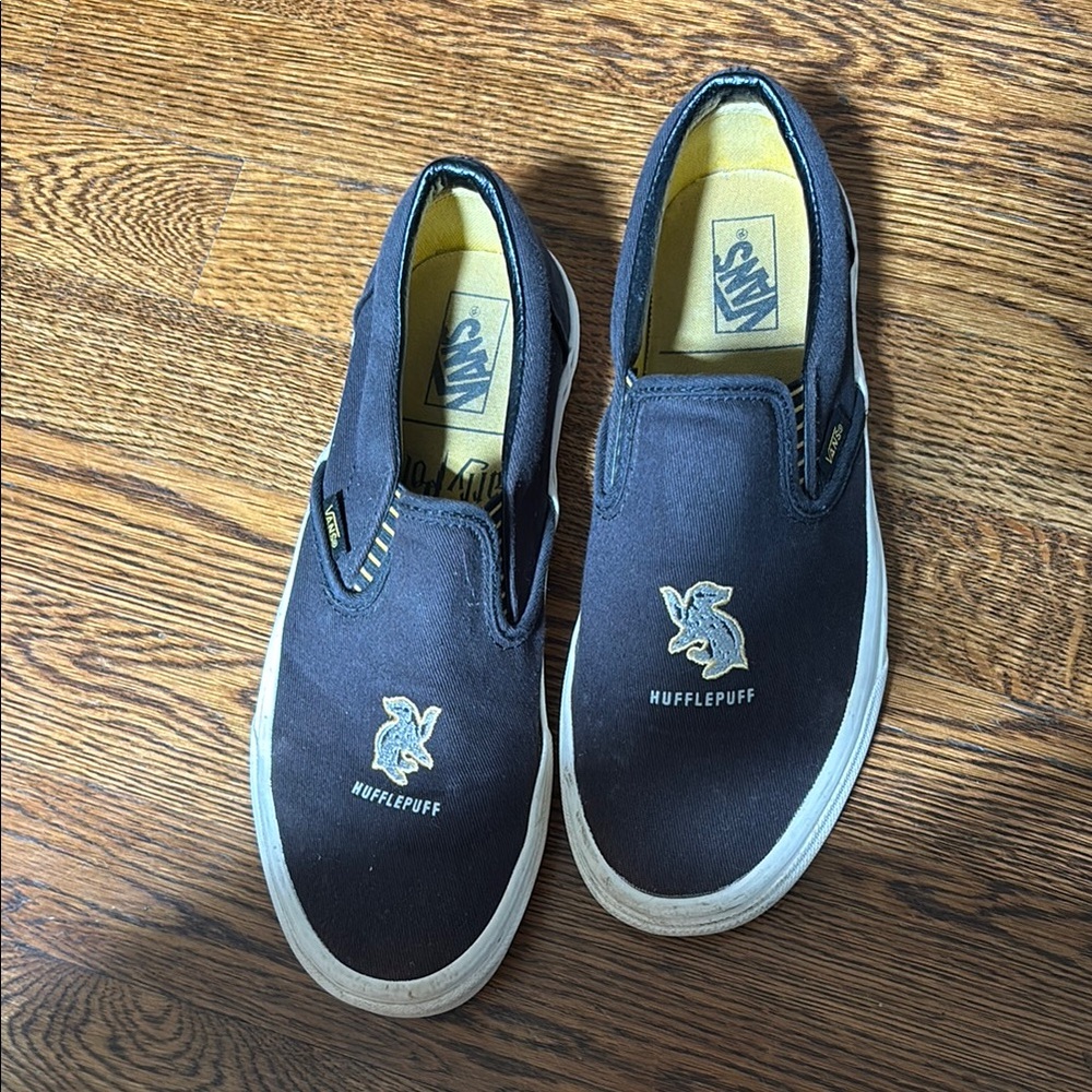 Vans Black Slip-On Loafers with Elastic Panels Hufflepuff Harry Potter 8 women’s